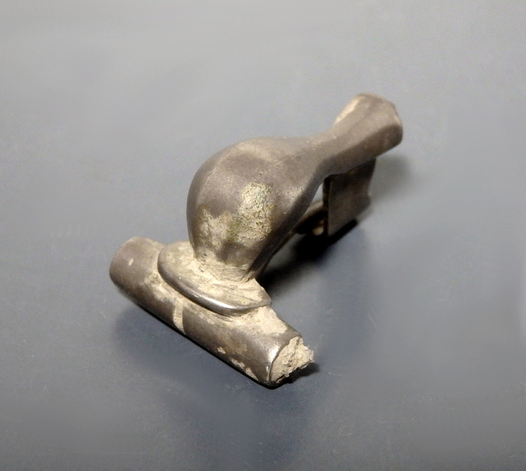 Roman Silvered Knee Brooch - Image 2
