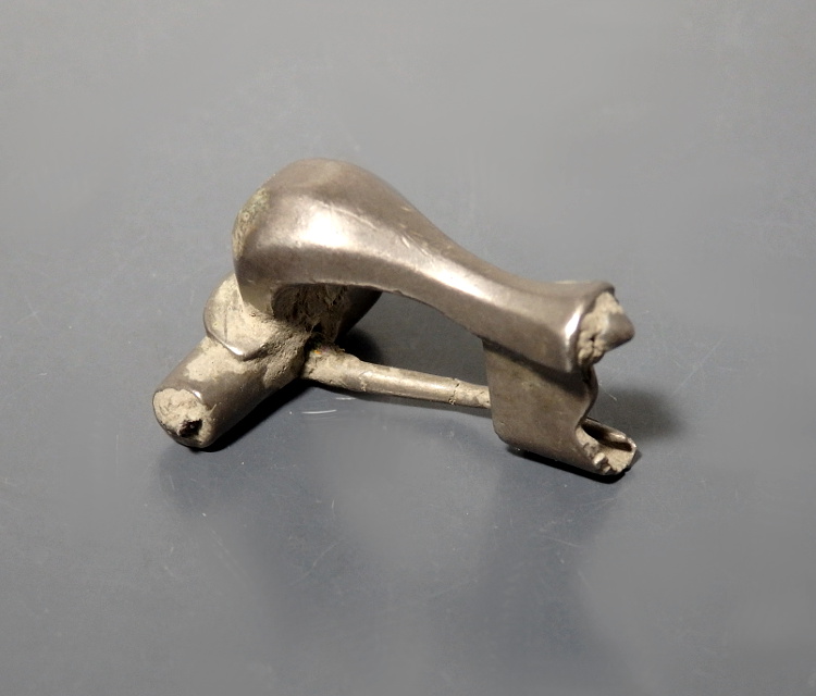 Roman Silvered Knee Brooch - Image 3